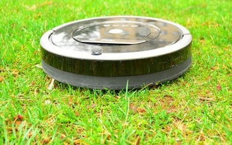 Робот-газонокосилка iRobot Roomba препятствует... изучению Вселенной?