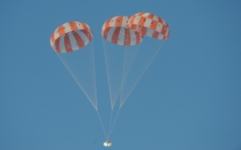 NASA успешно завершила тест аварийных парашютов корабля Orion